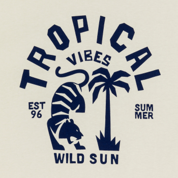 قميص داخلي أبيض اللون عليه نقوش للأولاد